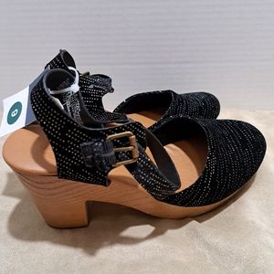 Universal Thread women heels 4 inches memory foam black size 9